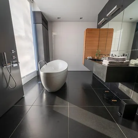 Bed & Wellness Boxtel, Luxe Met Airco En Eigen Badkamer, Ligbad Отель типа 