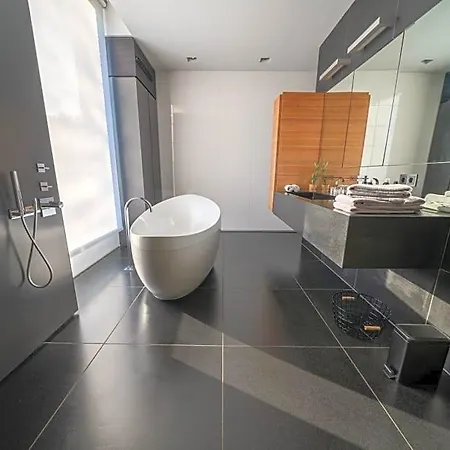 Bed & Wellness Boxtel, Luxe Met Airco En Eigen Badkamer, Ligbad 3*