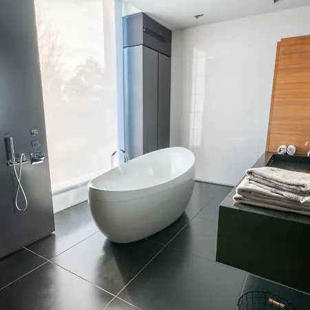 Alojamento de Acomodação e Pequeno-almoço Bed & Wellness Boxtel, Luxe Met Airco En Eigen Badkamer, Ligbad